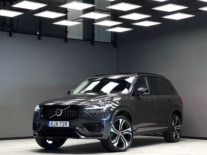 Grå Begagnad 2022 Volvo XC90 R-Design SUV | 649 900 kr (Lite dyr) - Bild 1/3