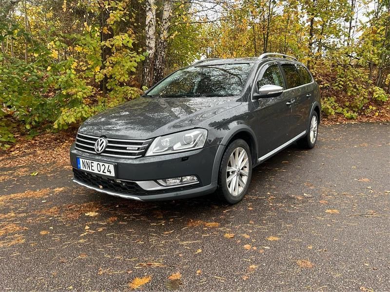 Grå Begagnad 2014 VW Passat Alltrack Kombi | 78 000 kr (Marknadspris) - Bild 1/4