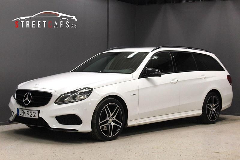 Vit Begagnad 2016 Mercedes E220 AMG Kombi | 219 000 kr (Marknadspris) - Bild 1/4