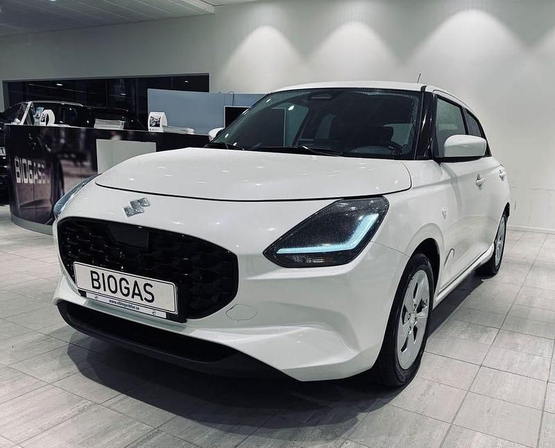 Begagnad Suzuki Swift 83 HK (61 kW) 2024 Vit Halvkombi