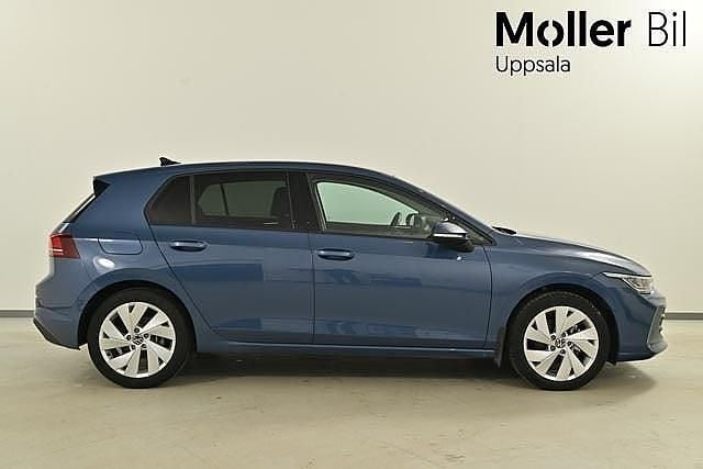 Begagnad VW Golf VIII Edition 150 HK (110 kW) 2025 Anemone blue metallic Halvkombi