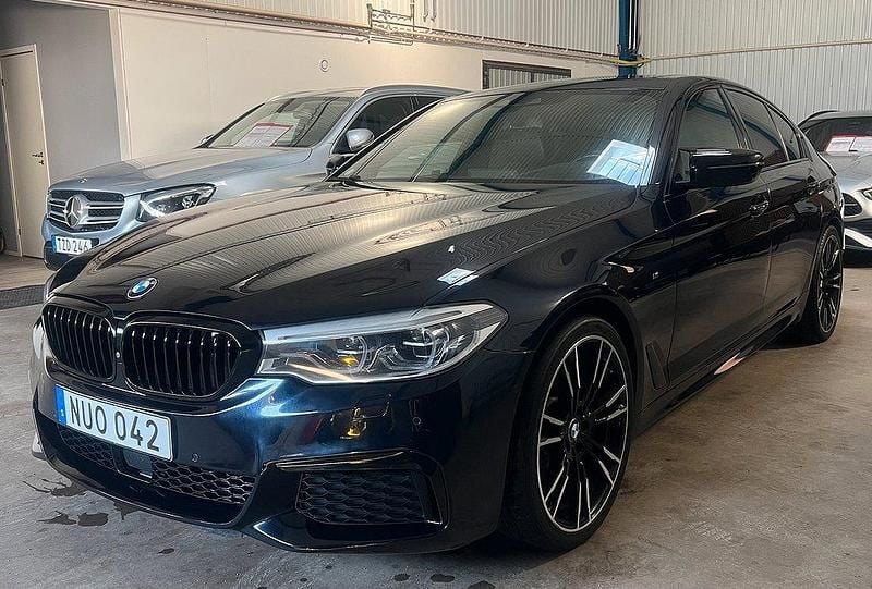 Svart Begagnad 2018 BMW M550 Sport Line Sedan | 379 000 kr (Marknadspris) - Bild 1/4