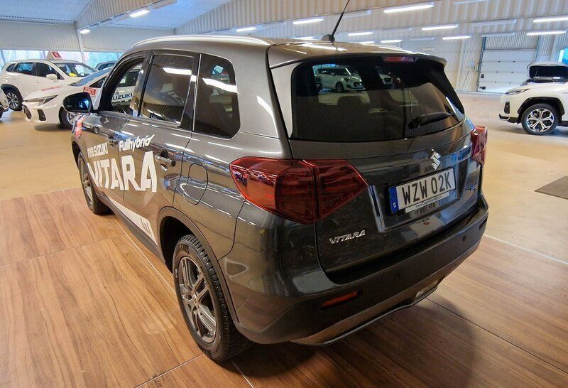 Begagnad Suzuki Vitara 116 HK (85 kW) 2024 Grå SUV