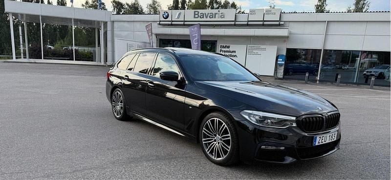 Svart Begagnad 2018 BMW 530 M Sport Kombi | 269 900 kr (Marknadspris) - Bild 1/4