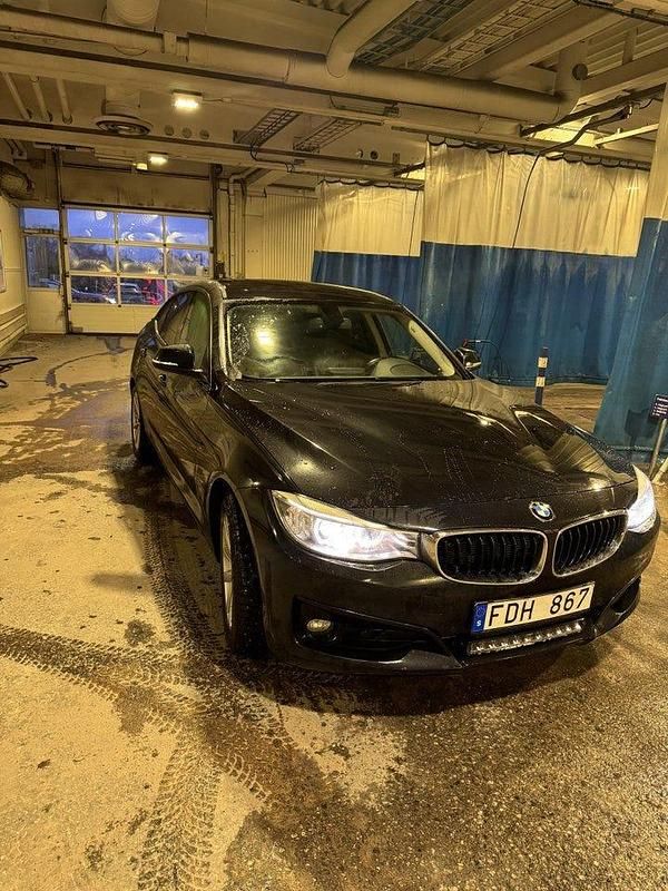 Begagnad 2014 BMW 320 Gran Turismo Sport Line Sedan | 75 000 kr (Superpris) - Bild 1/4