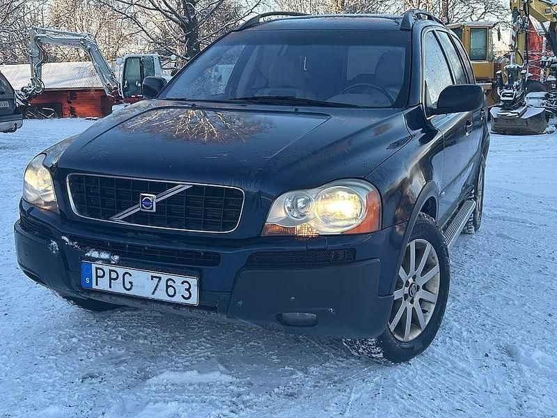 Mörkblå Begagnad 2002 Volvo XC90 Standard SUV | 15 400 kr (Superpris) - Bild 1/4