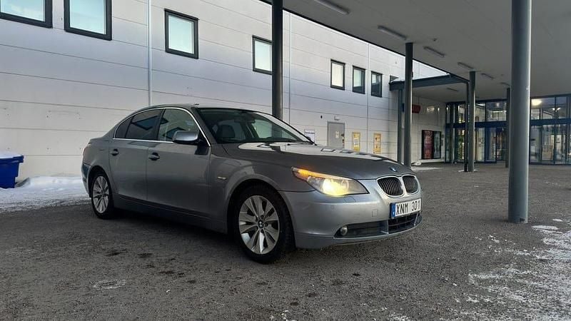 Begagnad BMW 523 177 HK (130 kW) 2006 Grå Sedan