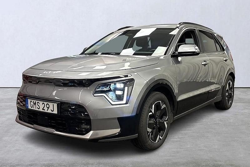 Grå Begagnad 2022 Kia e-Niro Advance SUV | 349 900 kr - Bild 1/4