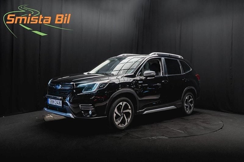 Svart Begagnad 2022 Subaru Forester SUV | 294 900 kr (Superpris) - Bild 1/4