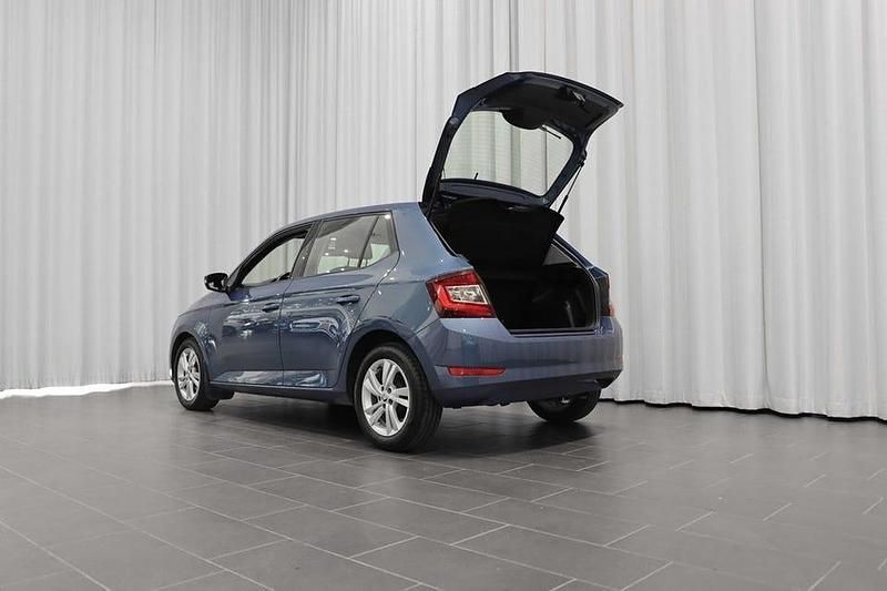 Begagnad Skoda Fabia 95 HK (69 kW) 2021 Titan blue metallic Halvkombi