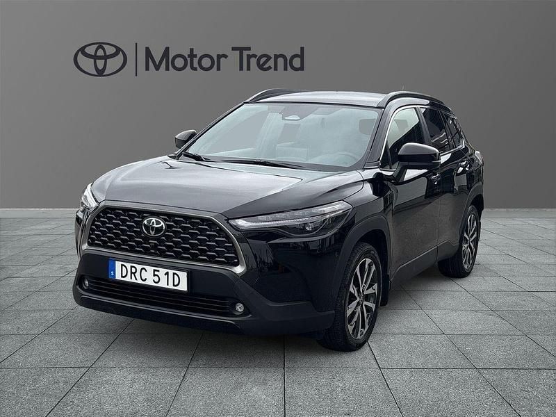 Svart Begagnad 2024 Toyota Corolla Cross Executive SUV | 429 000 kr (Marknadspris) - Bild 1/4