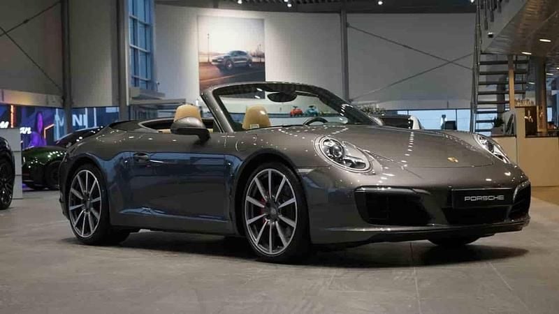 Grå Begagnad 2017 Porsche 911 Carrera S Cabriolet Cab | 1 095 000 kr - Bild 1/1