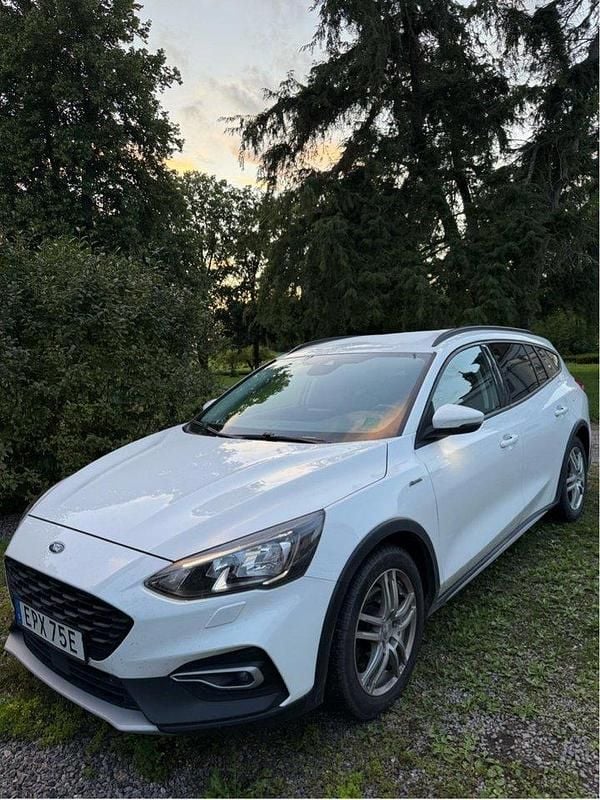 Vit Begagnad 2020 Ford Focus Active Kombi | 165 000 kr (Bra pris) - Bild 1/4