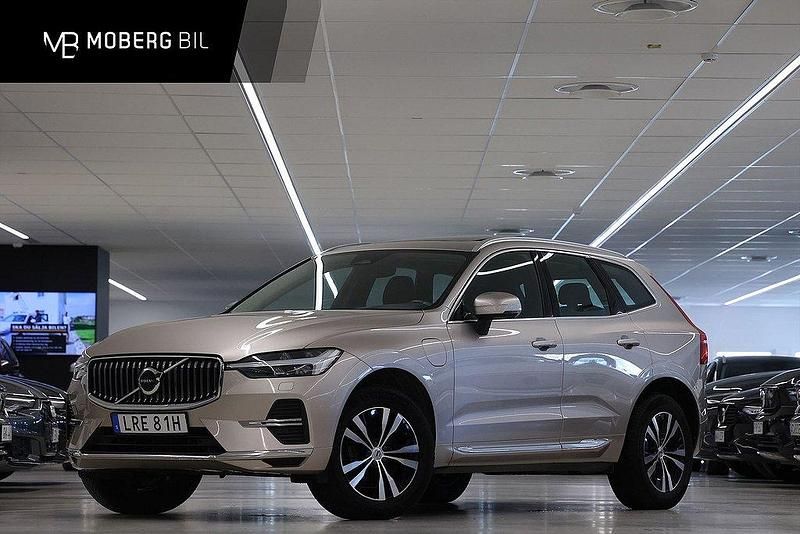 Ljusgrå Begagnad 2022 Volvo XC60 Momentum SUV | 394 900 kr (Superpris) - Bild 1/3