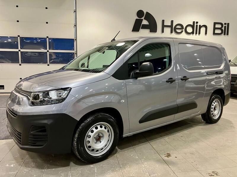 Silver Begagnad 2023 Fiat Doblò Minibuss | 239 900 kr (Superpris) - Bild 1/4