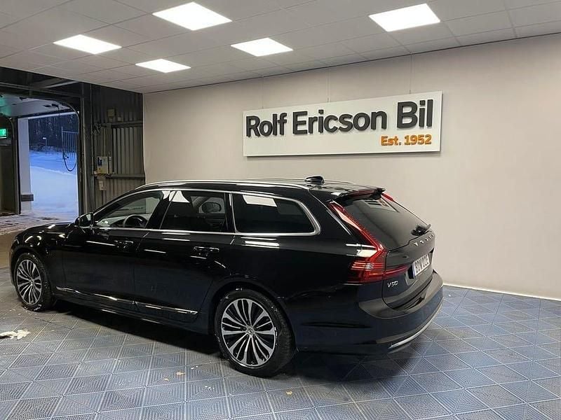 Begagnad Volvo V90 Core 355 HK (261 kW) 2024 Svart Kombi