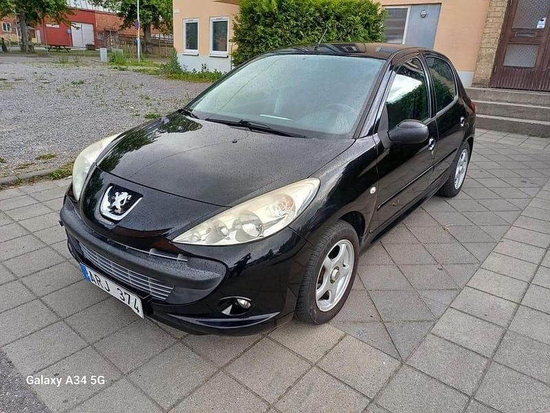 Begagnad Peugeot 206+ 75 HK (55 kW) 2010 Svart Halvkombi