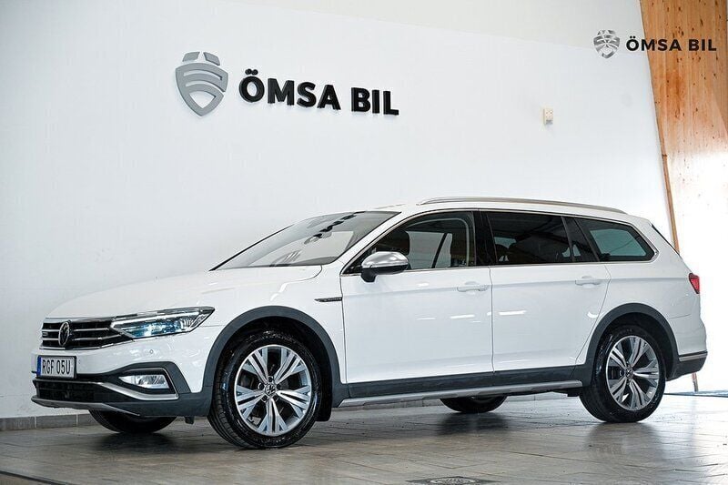 Vit Begagnad 2020 VW Passat Alltrack Executive Kombi | 244 800 kr (Marknadspris) - Bild 1/4