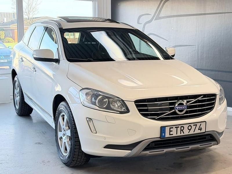 Vit Begagnad 2015 Volvo XC60 Summum SUV | 149 900 kr (Marknadspris) - Bild 1/4