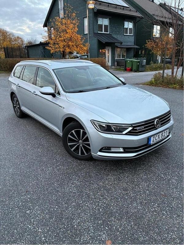 Silver Begagnad 2018 VW Passat Kombi | 185 000 kr (Bra pris) - Bild 1/4