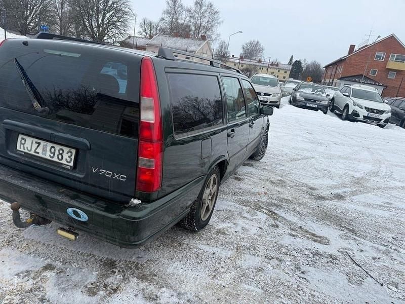Begagnad Volvo V70 Standard 140 HK (102 kW) 2000 Grön Kombi