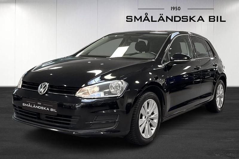 Svart Begagnad 2015 VW Golf VII Halvkombi | 129 000 kr (Marknadspris) - Bild 1/4