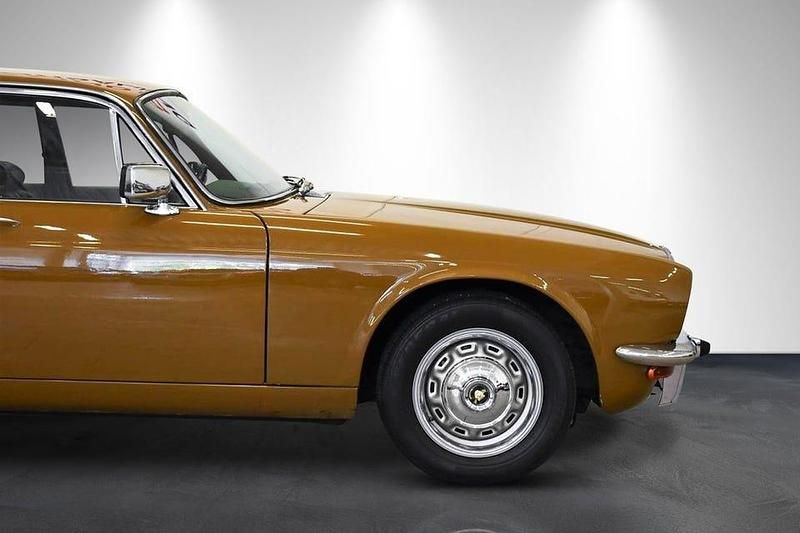 Begagnad Jaguar XJ 186 HK (136 kW) 1978 Brun Sedan