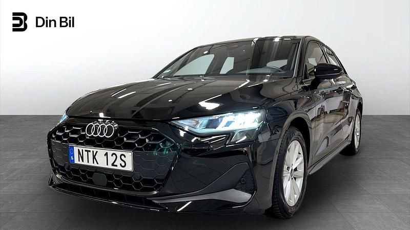 Svart Begagnad 2025 Audi A3 Sportback Proline Halvkombi | 314 000 kr (Lite dyr) - Bild 1/4