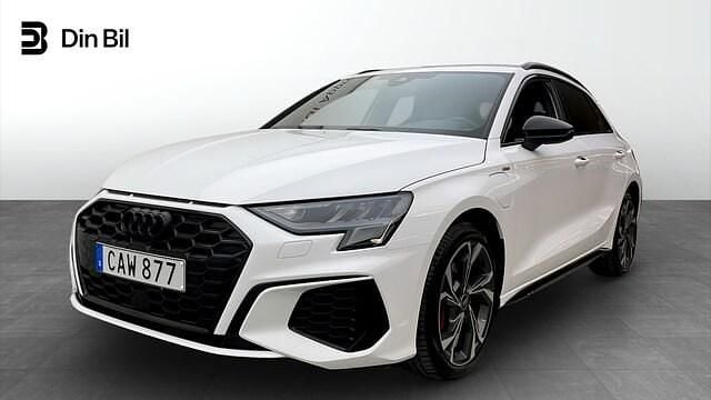 Vit Begagnad 2023 Audi A3 Sportback e-tron S-Line Sedan | 399 000 kr (Lite dyr) - Bild 1/4