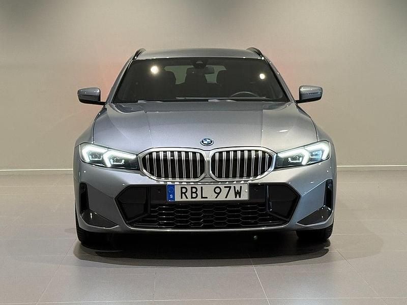 Begagnad BMW 330e M Sport 184 HK (135 kW) 2024 Grå Kombi