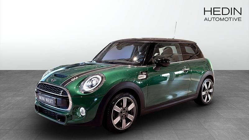 Grön (green) Begagnad 2019 Mini Cooper S Halvkombi | 198 700 kr (Marknadspris) - Bild 1/4