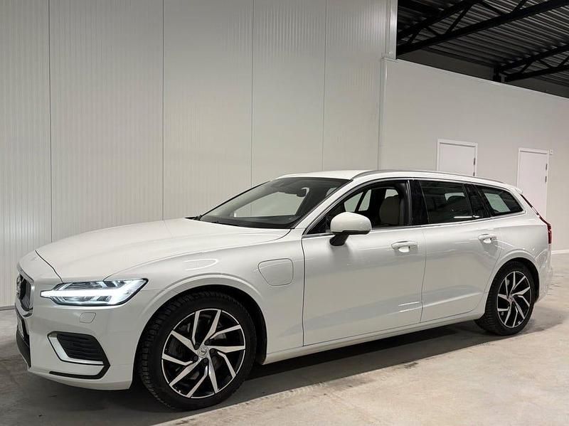 Begagnad Volvo V60 Inscription 392 HK (288 kW) 2020 Vit Kombi