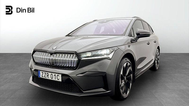 Grå Begagnad 2023 Skoda Enyaq iV SportLine SUV | 469 900 kr (Lite dyr) - Bild 1/4