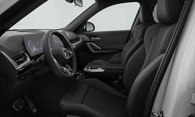 Vit Ny 2026 BMW X1 Comfort Edition SUV | 491 700 kr - Bild 1/1