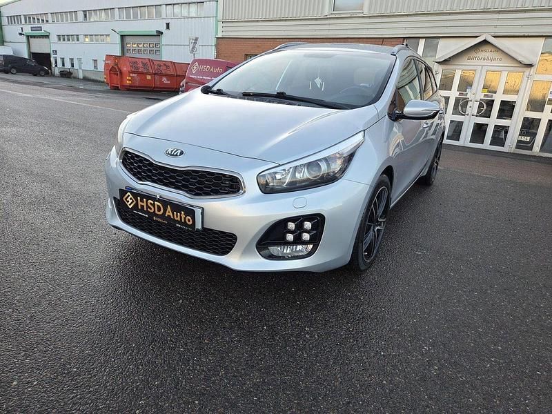 Grå Begagnad 2015 Kia Ceed Sportswagon GT-Line Kombi | 129 500 kr (Marknadspris) - Bild 1/4