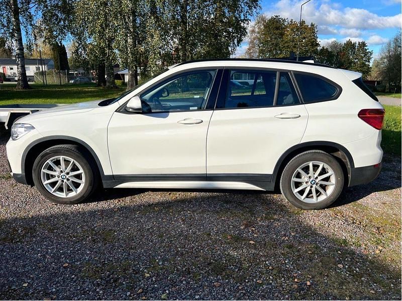 Vit Begagnad 2016 BMW X1 Sport Line SUV | 125 000 kr - Bild 1/4