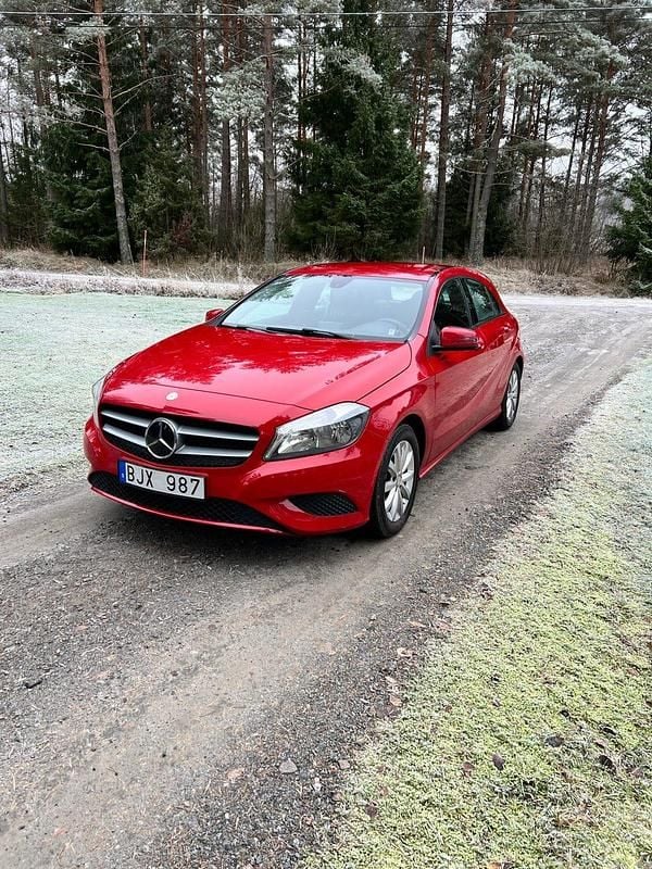 Begagnad 2013 Mercedes A180 Halvkombi | 119 000 kr (Bra pris) - Bild 1/4