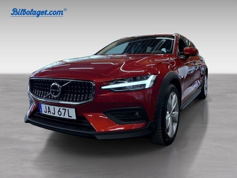 Röd Begagnad 2023 Volvo V60 CC Plus Kombi | 444 900 kr (Marknadspris) - Bild 1/4