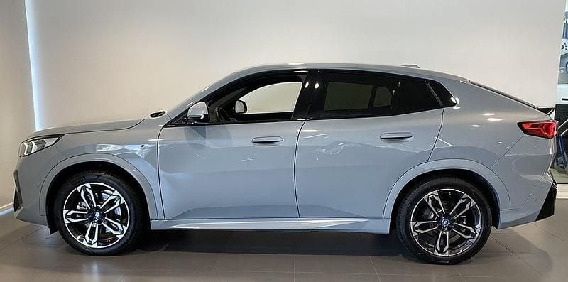 Begagnad BMW iX2 M Sport 230 kW (313 HK) 2024 Grå SUV