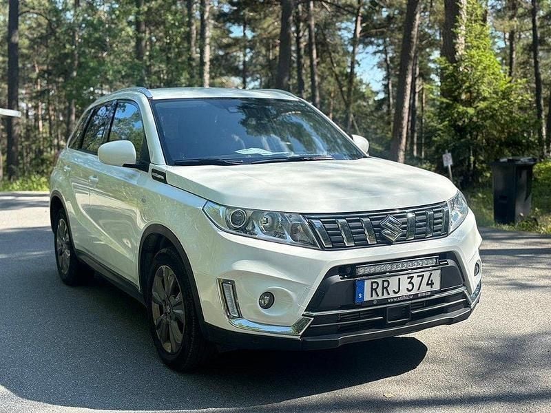Vit Begagnad 2019 Suzuki Vitara SUV | 104 900 kr (Bra pris) - Bild 1/4