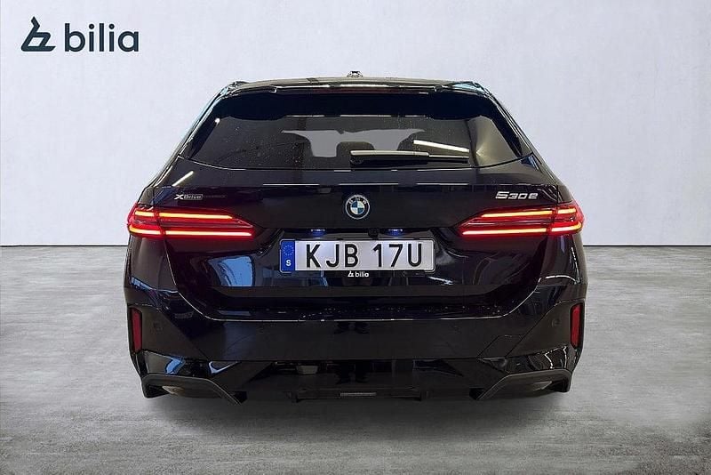 Begagnad BMW 530e 190 HK (139 kW) 2026 Svart Kombi