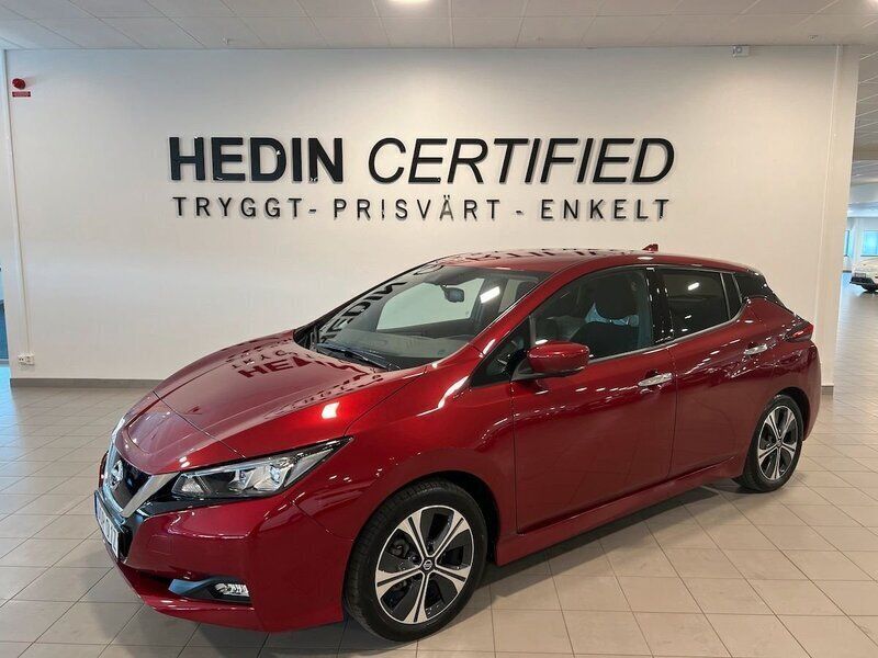 Röd Begagnad 2021 Nissan Leaf N-Connecta Halvkombi | 199 900 kr (Marknadspris) - Bild 1/4