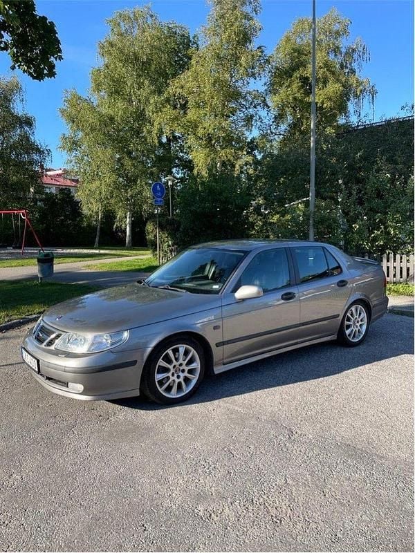 Grå Begagnad 2002 Saab 9-5 Aero Sedan | 95 000 kr - Bild 1/4