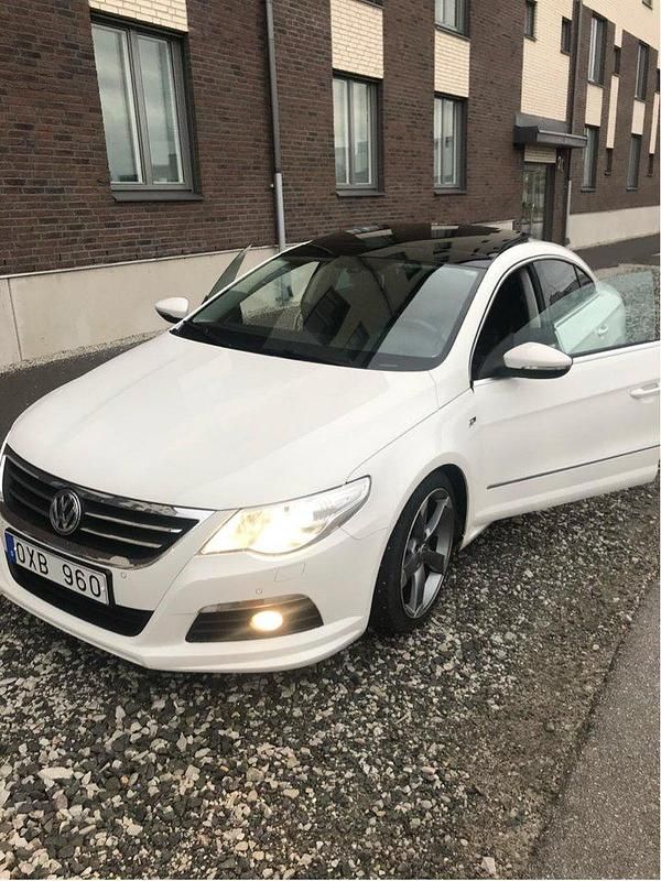 Vit Begagnad 2011 VW CC Sedan | 99 000 kr (Marknadspris) - Bild 1/4