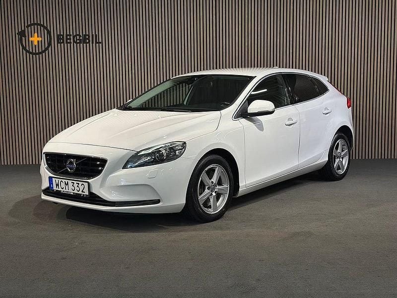 Vit Begagnad 2015 Volvo V40 Kombi | 142 900 kr (Lite dyr) - Bild 1/4
