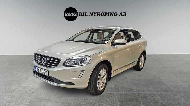 Ljusbrun Begagnad 2017 Volvo XC60 Standard SUV | 199 900 kr (Bra pris) - Bild 1/4