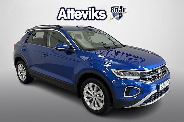Blå Begagnad 2024 VW T-Roc Edition SUV | 309 900 kr (Lite dyr) - Bild 1/4