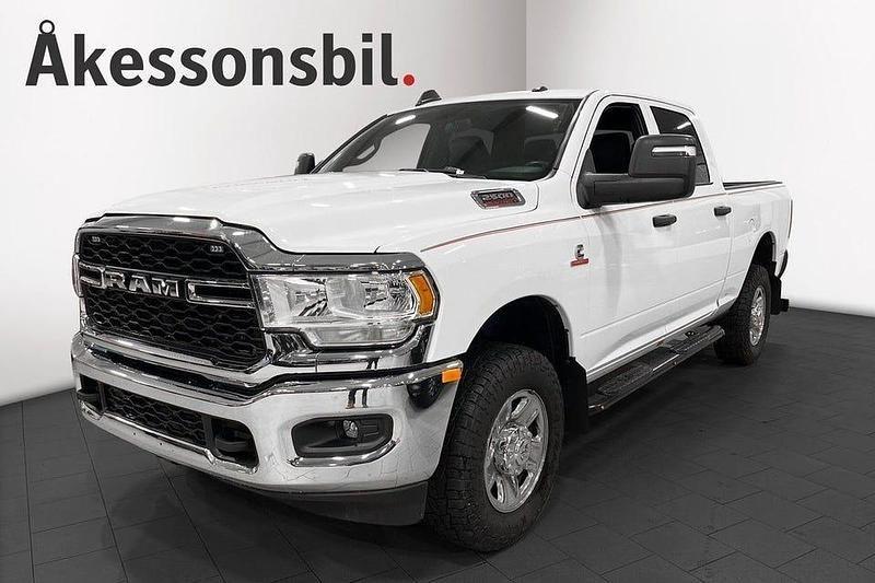 Vit Begagnad 2023 Dodge Ram Pickup | 873 750 kr - Bild 1/4