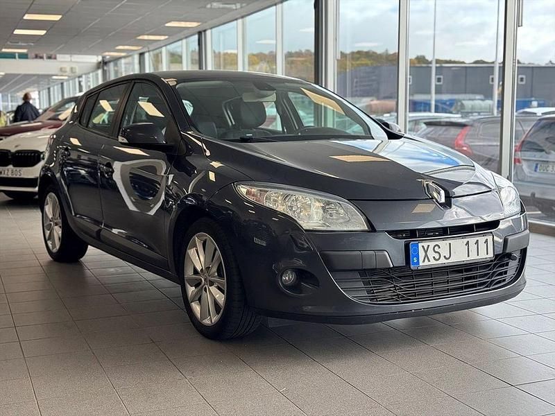 Mörkgrå (grå) Begagnad 2012 Renault Mégane III Halvkombi | 49 900 kr (Marknadspris) - Bild 1/3