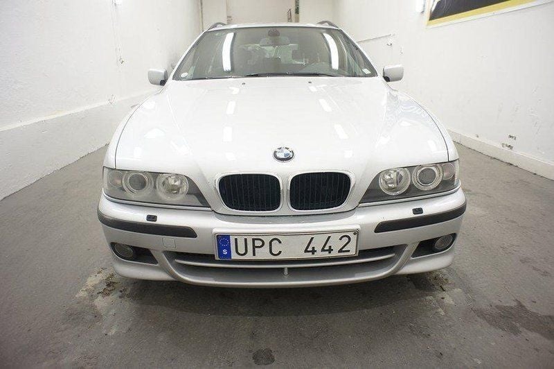 Begagnad BMW 525 M Sport 192 HK (141 kW) 2003 Ljusgrå (grå) Kombi